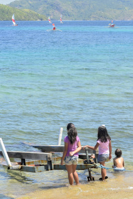 _DSC4615.JPG   Watching the Romblon Regatta