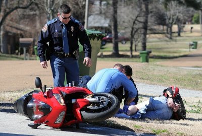 News photo of Tpr. Fox after 10-100 w medical personnel & suspect
