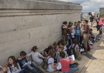 holding class atop the Arc de Triomphe