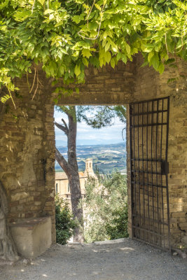 143_a_view_of_Tuscany.jpg