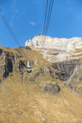 160_through_gondola_window_Schilthorn.jpg