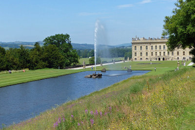 Emperor Fountain & Chatsworth House.jpg
