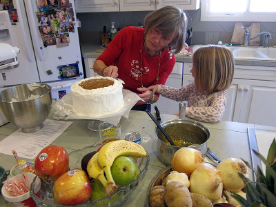 Another contribution to Christmas dinner: orange marmalade layer cake