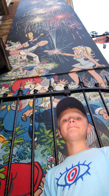 Simon with street mural