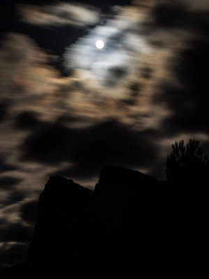 Full moon over The Rocks - by endika