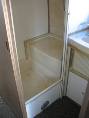 bathroom2.jpg