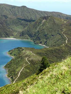 Lagoa do Fogo hiking trail