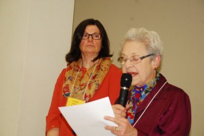 Linda  Burr receives President's Prize