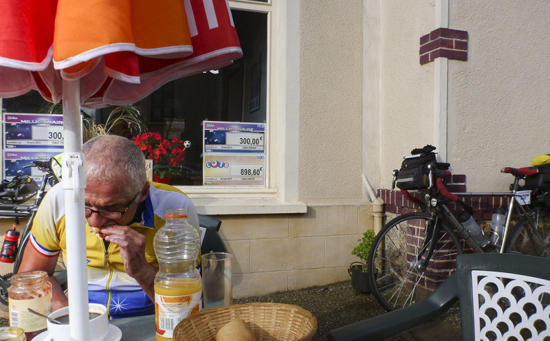 Km 625: J3: petit dj  BertHuis: Htel/Resto le Croissant