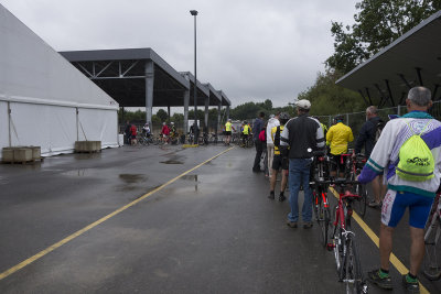 Attente pour contrle vlos/Waiting for the bike check