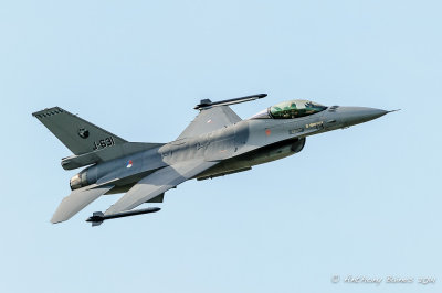 Dutch display F-16