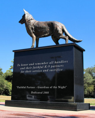 Service dogs & Handlers Monument