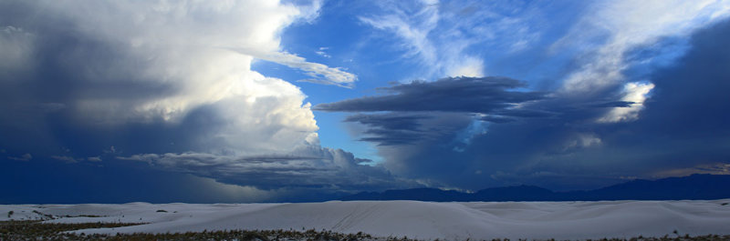 Space ship clouds at White Sands