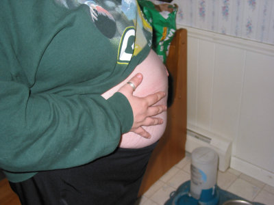 Look at Mah belly! (about 35 wks)