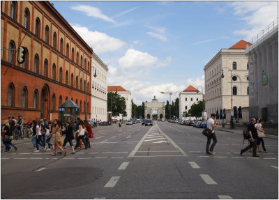 Munich, Ludwigstrasse et porte de la Victoire (Siegestor