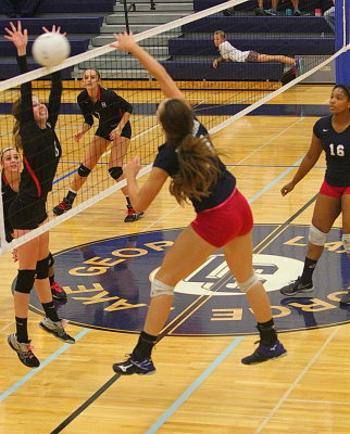 Hartford volleyball 16-861c.JPG