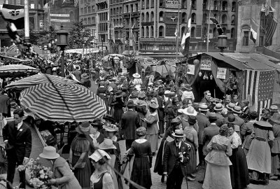 1912 - Street fair in Little Italy