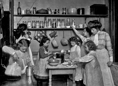 1910 - Cooking class