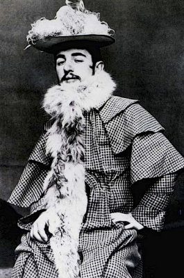 1892 - Toulouse-Lautrec in Jane Avril's clothes