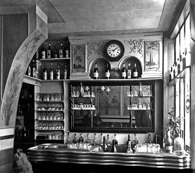 1910 - Wine shop, Rue Boyer