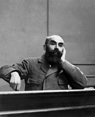 1921 - Serial killer known as Bluebeard