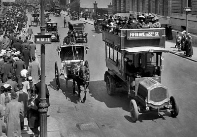 1913 - 5th Avenue traffic