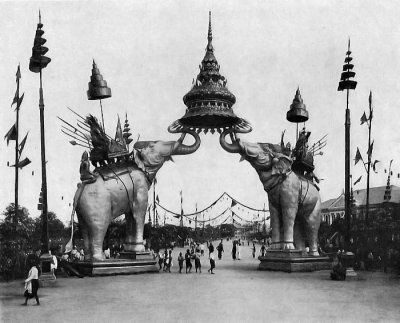 1908 - Temporary gate erected on Sanam Chai Road