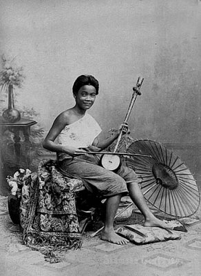 1890 - Making music