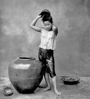 1910 - Girl bathing