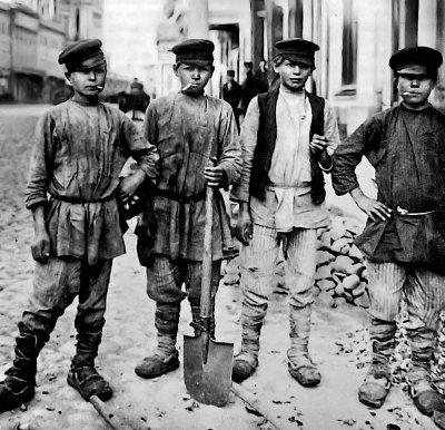 1900s - Boys working on a street in Moscow