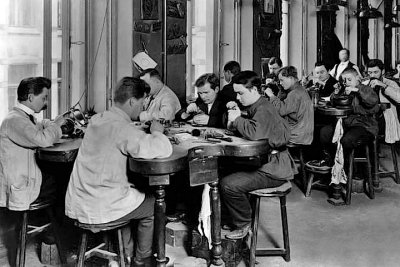 1910 - Faberg workshop