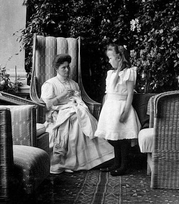 c. 1908 - Anastasia with her mother, Alexandra