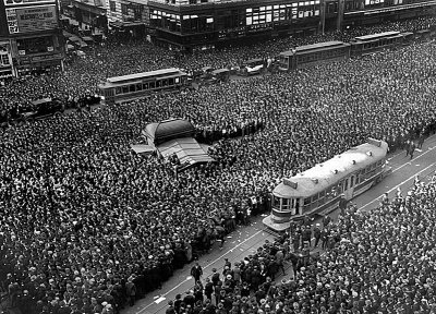 1920 - Crowd in Times Square to hear play-by-play bulletins of the World Series