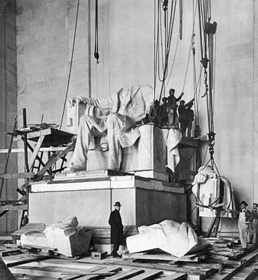 1920 - Statue of Lincoln being installed