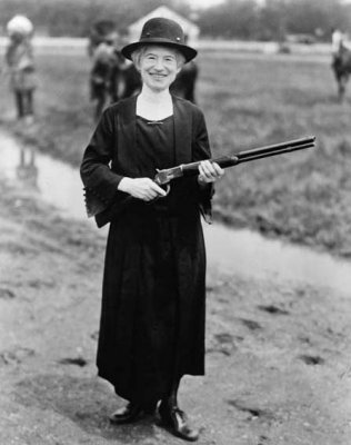1922 - Sharpshooter Annie Oakley