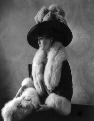c. 1911 - High fashion