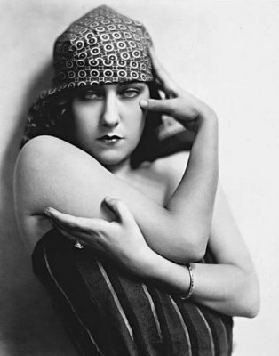 1922 - Gloria Swanson