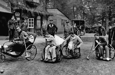 1915 - Playing croquet