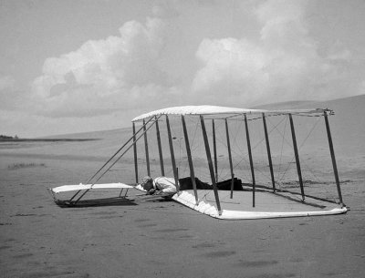1901 - Wilber Wright landing in a glider