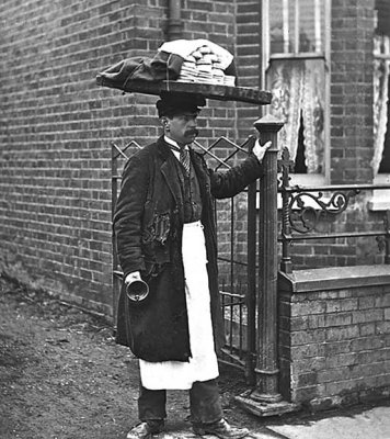c. 1910 - The muffin man