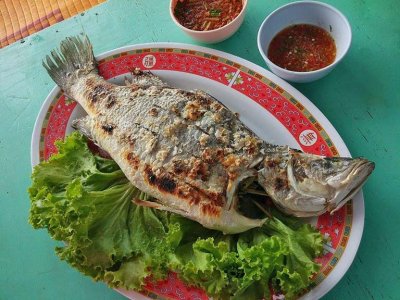 Steamed sea bass with Thai sauces