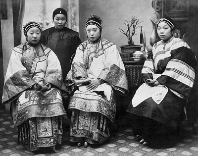 c. 1880 - Upper class women