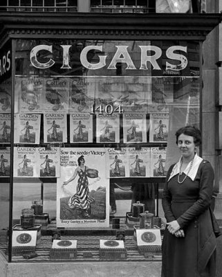 1918 - Cigar store
