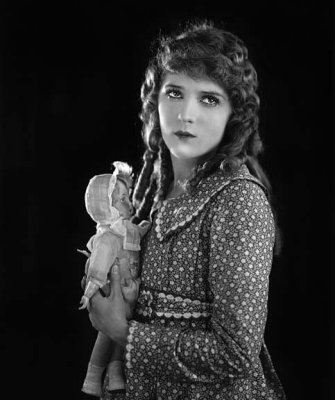 1917 - Mary Pickford in Poor Little Rich Girl