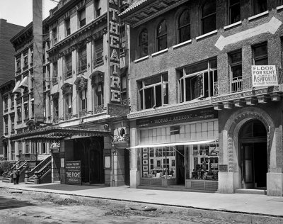1913 - The Hudson Theatre, next door to a picture shop