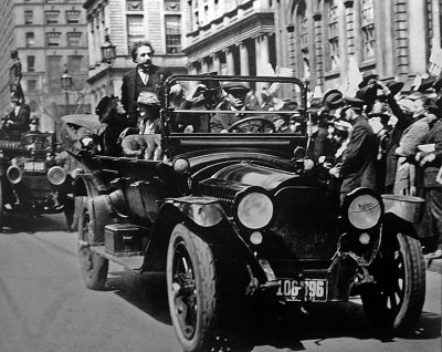 1921 - Einstein arrives in New York