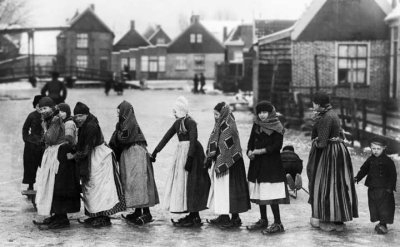1919 - Walking on ice