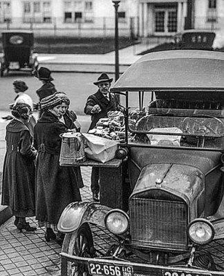 1919 - Sandwich vendor