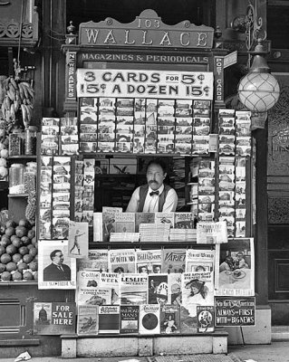 1908 - Smallest newspaper and postcard stand