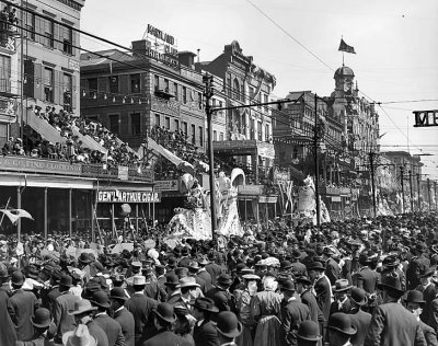 c. 1905 - Mardi Gras parade